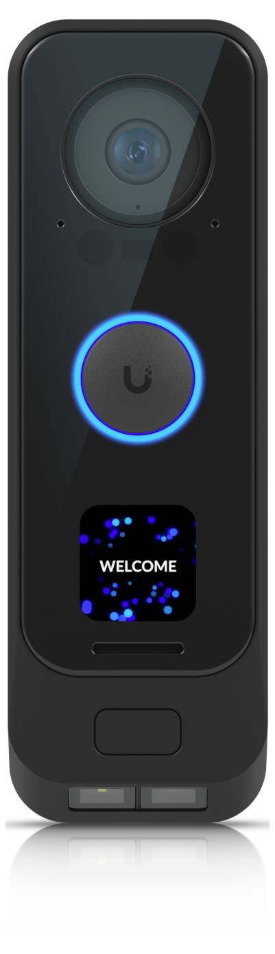 Een naar voren gericht slim video-deurbel camera met gloeiende blauwe ring en klein scherm met "WELKOM" boven een deurontsluiting knop.