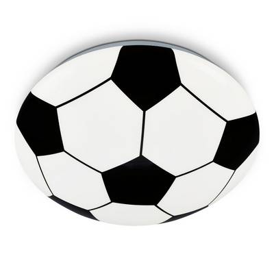 Close-up van een zwart-wit voetbal op een effen witte achtergrond.