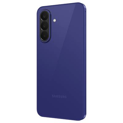 Blauwe Samsung-smartphone weergegeven vanaf de achterkant, met drie achteruitrijcameralenzen en een flitser.