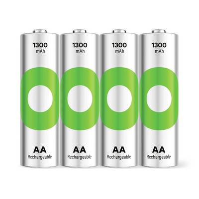 Vier AA oplaadbare batterijen met het label '1300 mAh' met groene accenten, afgebeeld rechtop staand op een witte achtergrond.
