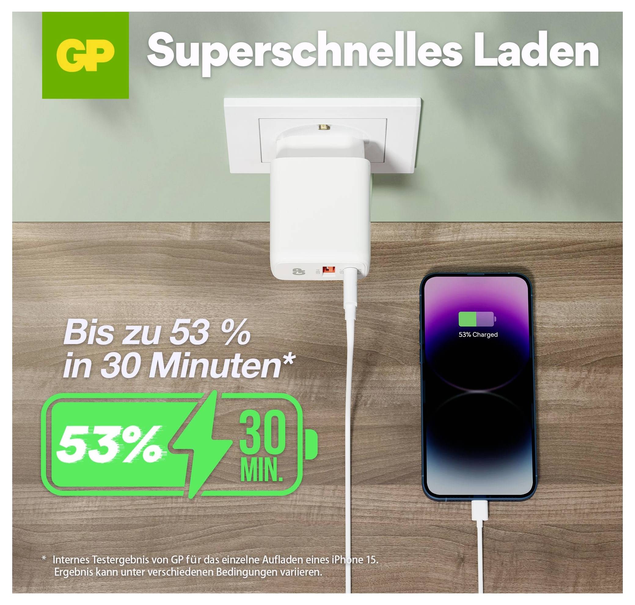 GP-advertentie met een oplader in een stopcontact die een telefoon op een bureau oplaadt, met de tekst 'Snel laden' en 'Tot 53% in 30 minuten'.