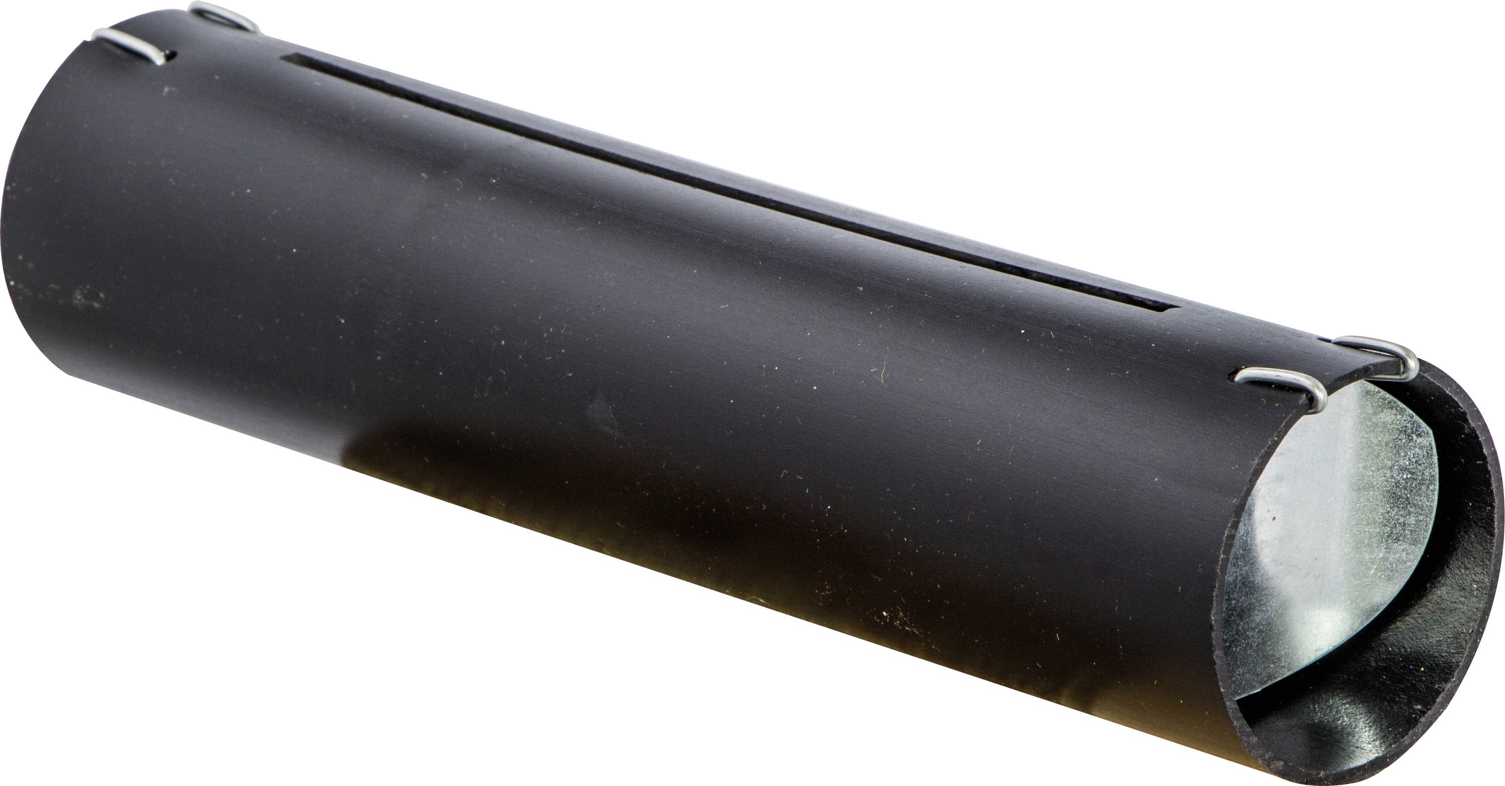 Zwarte cilindrische metalen buis met een open uiteinde, weergegeven op een witte achtergrond.