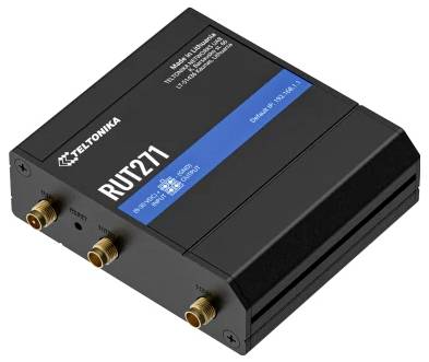 Teltonika RUT211 industriële router met drie antennaporta, weergegeven op een witte achtergrond.