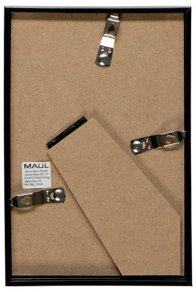 Een ingelijste kurk- of mededelingenbord met drie metalen klemmen en een bruin gevouwen papier/kaart eraan vastgepind, plus een klein 'MAUL'-label linksonder.