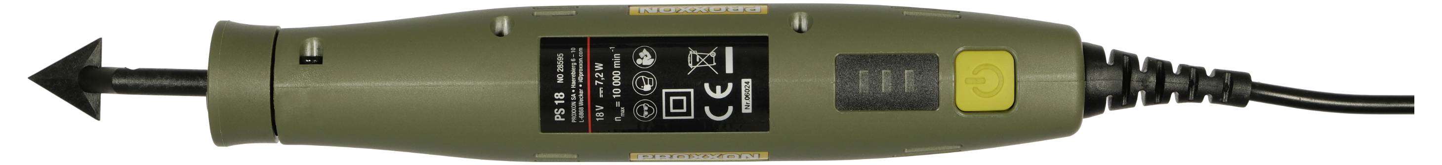 Een groen draagbaar elektrisch schroevendraaier met een zwart pijlvormig bit en gele schakelaar, getoond op een witte achtergrond.