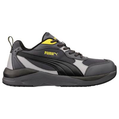 Grijze en zwarte Puma sportschoen in zijkant met geel logo, weergegeven op een witte achtergrond.