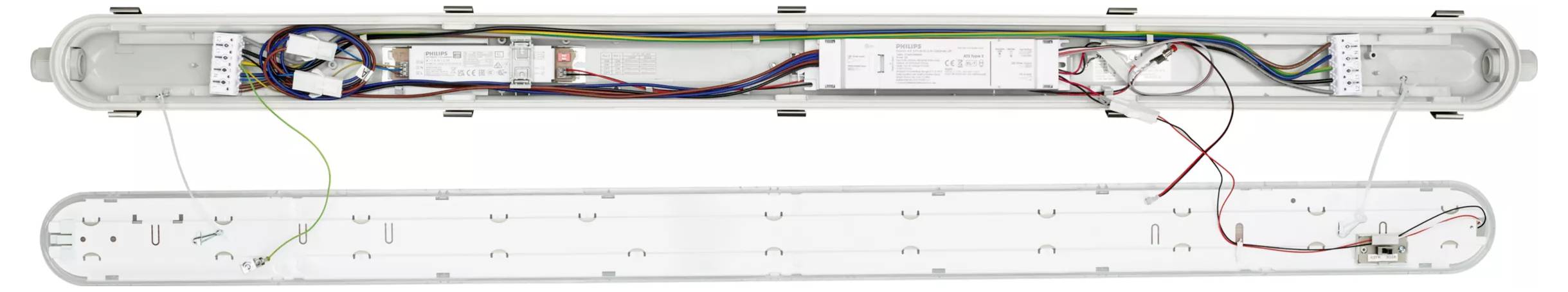 Open fluorescent lichtarmatuur met blootgestelde bedrading en elektronische componenten getoond boven zijn afdekking.