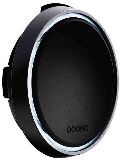 Een ronde zwarte slimme thermostaat met een gloeiendo blauwe ring en een leeg zwart display, weergegeven in vooraanzicht.