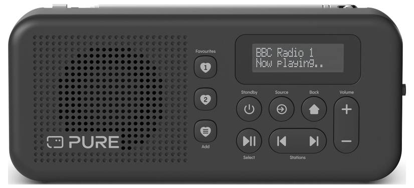 Zwarte PURE digitale radio met spreker-grille en display met 'BBC Radio 1 Now Playing', plus afspelings- en volumebedieningen.