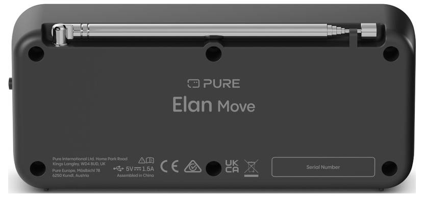 Achterkant van een zwarte PURE Elan Move draagbare radio met uitschuifbare draggreep, logo, aansluitingen, certificeringspictogrammen en serienummeretiket.