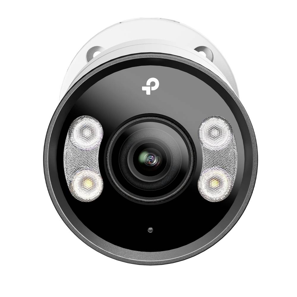 Vooraanzicht van een zwarte TP-Link beveiligingscamera met centraal lens en vier infrarode LED's op een witte achtergrond.