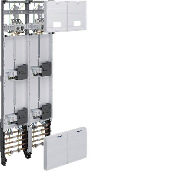 Open elektrakast met gemonteerde besturingsmodules, bedrading en busbars, plus afneembare witte afdekpanelen ernaast afgebeeld.