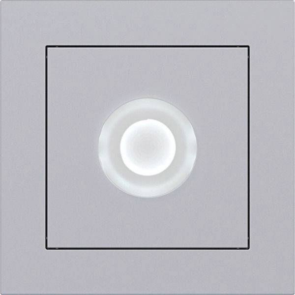 Een vierkante lichtschakelaar met een centraal rond knopje op een grijze wandplaat.