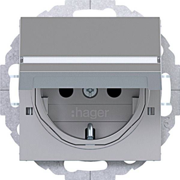 Grijze Hager elektrische wandcontactdoos met beschermkap, weergegeven in vooraanzicht op een montageframe.