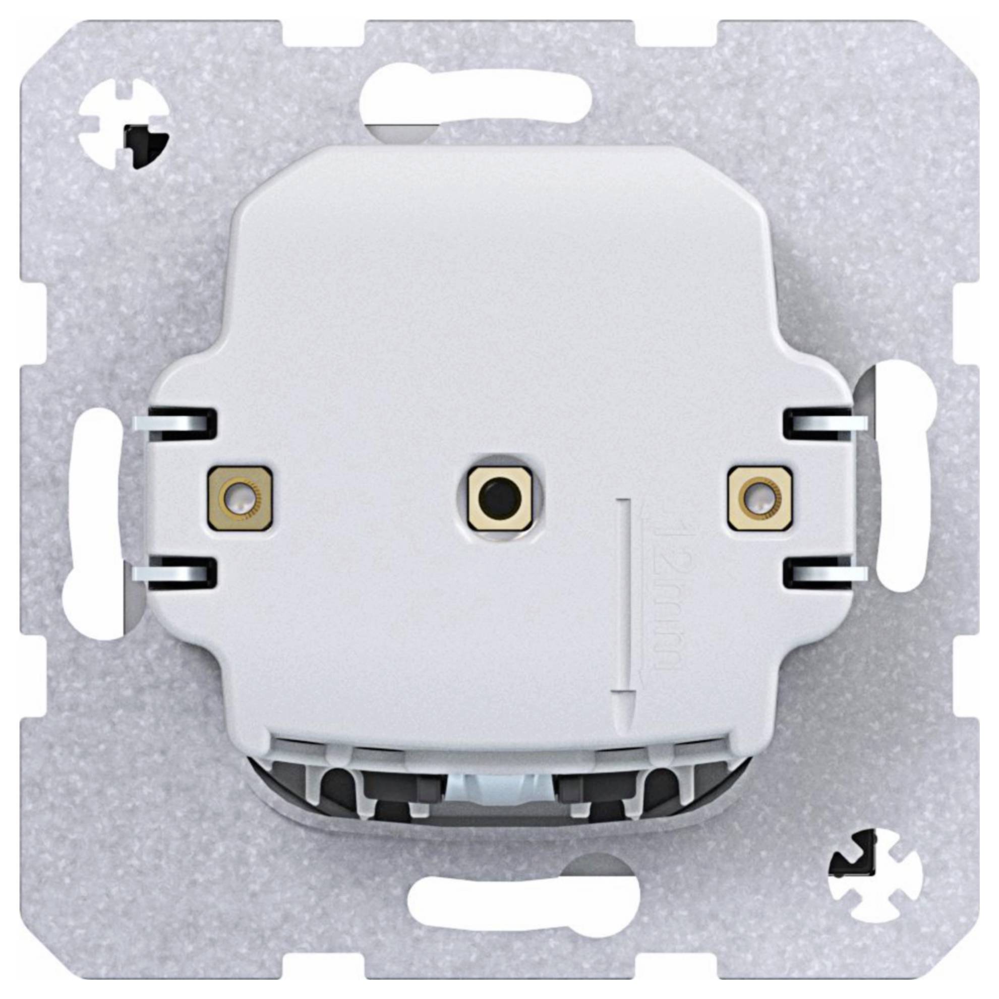 Wit elektrisch schakelaar- of stopcontactmodule aan de muur gemonteerd op een metalen montageplaatje, van voren gezien.