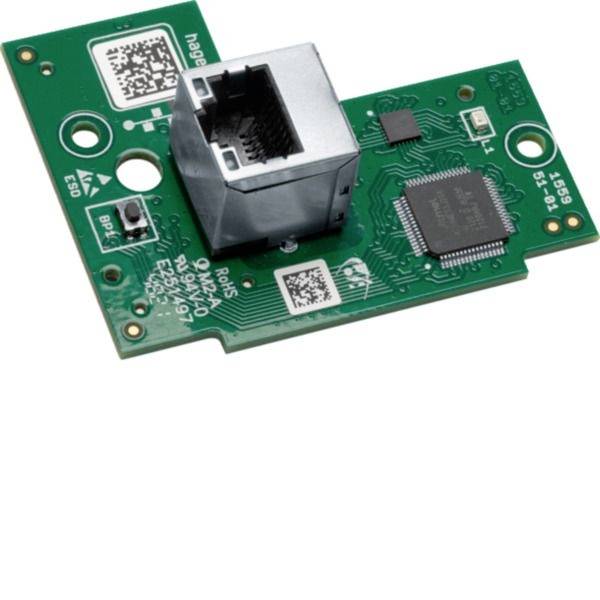 Groen printplaat met een RJ45 Ethernet-aansluiting, chip en QR-labels, waarschijnlijk een netwerkinterfacemodule.