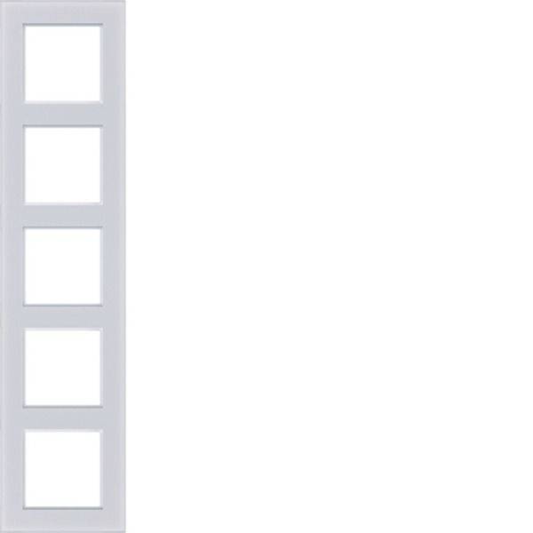 Lege verticale filmstrip met vijf blanco rechthoekige frames op een lichtgrijze achtergrond.