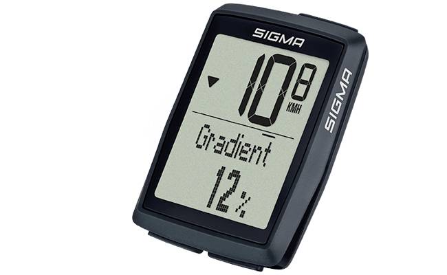 Sigma fietscomputer display met 108 km/u en 'Gradient 12%' op een zwart apparaat
