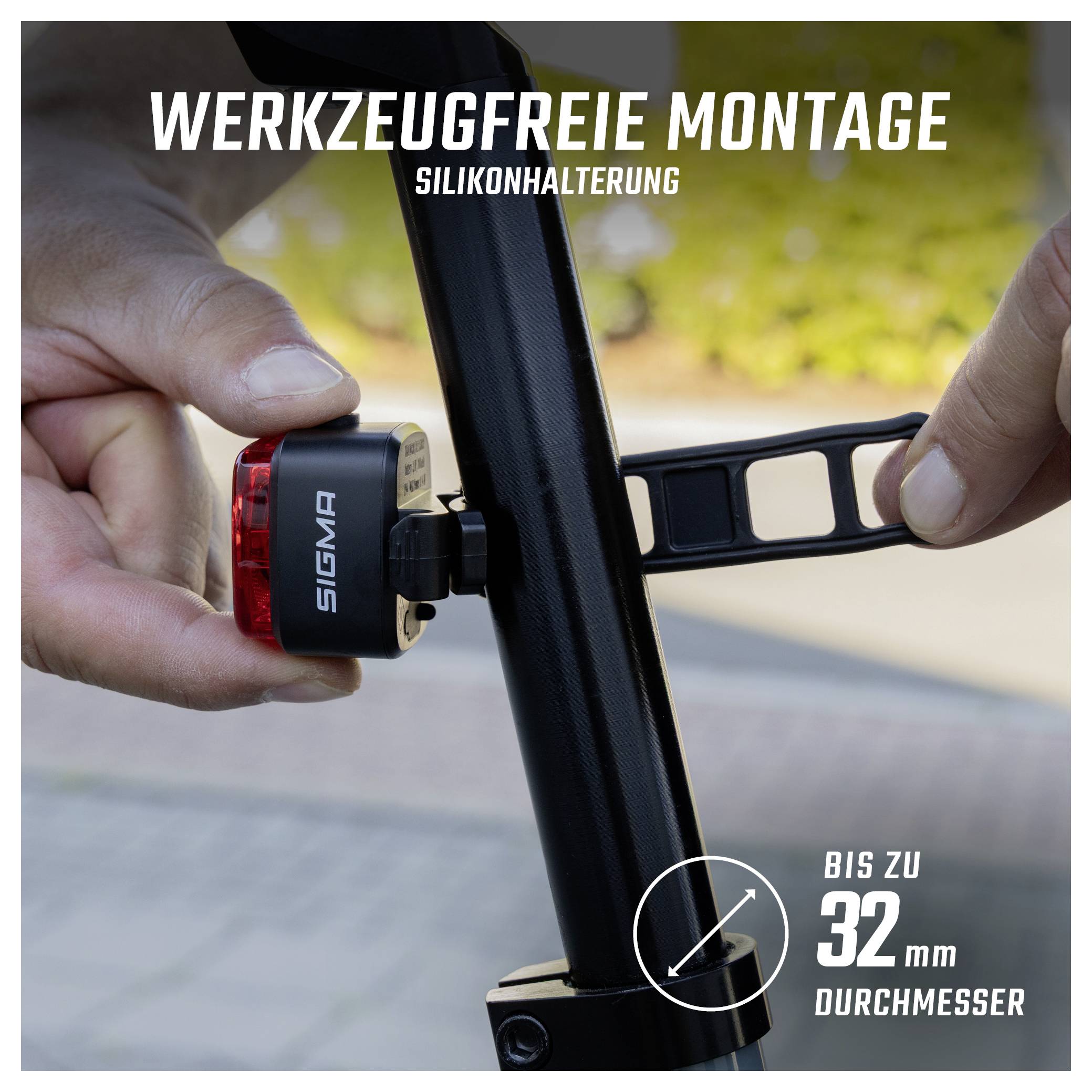 Handen monteren een SIGMA-achterlicht gereedschapsloos op een zadelpaal; Tekst: 'GEREEDSCHAPSLOOS MONTEREN', 'SILICONEN HOUDER', 'TOT 32 mm DIAMETER'