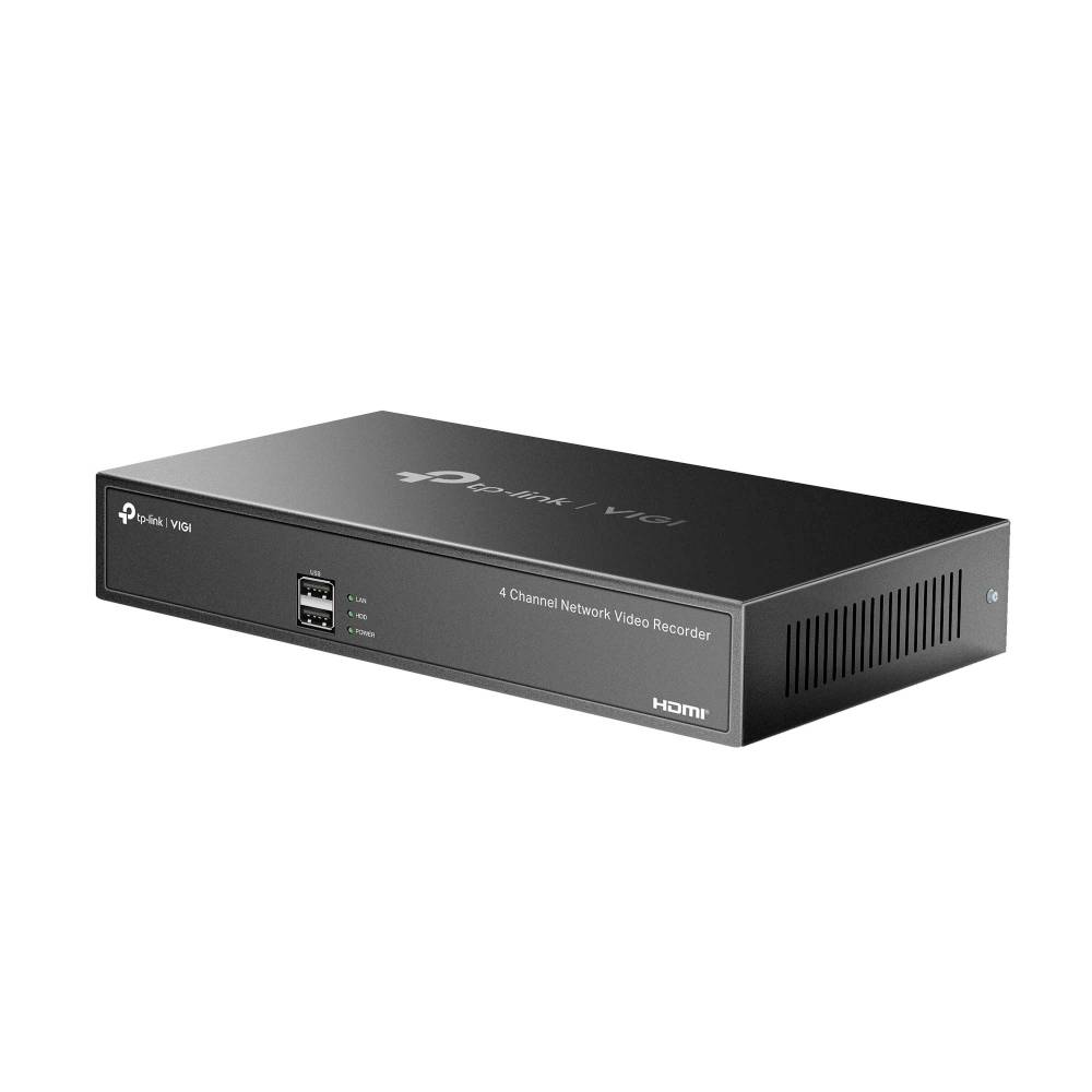 Zwarte TP-Link VIGI 4-kanaals netwerkvideorecorder met USB-poorten aan de voorkant en ventilatiesleuven, weergegeven op een witte achtergrond.