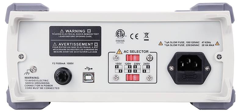 Achterpaneel van een AC/DC-voeding met waarschuwingslabels, zekeringhouder, USB-poort, AC-spanningskiezer en IEC-stroomaansluiting.
