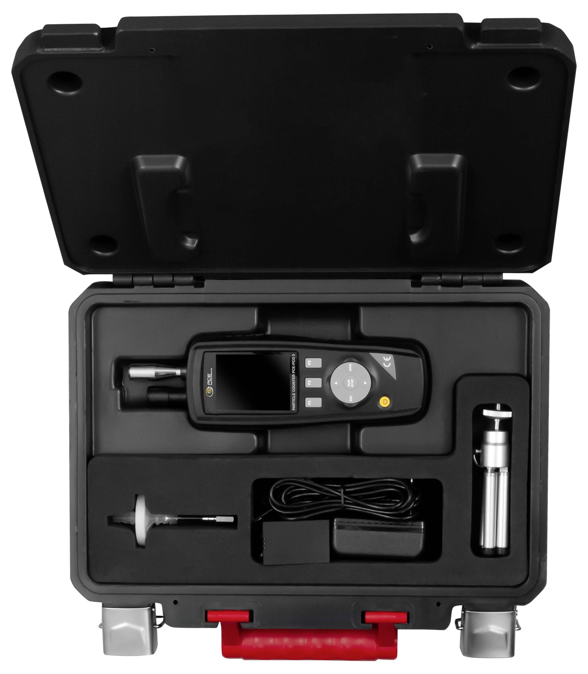 Open zwarte draagtas met een handheld inspectieapparaat, probekoppelingen, kabel, stroomadapter en kleine accessoirecilinders netjes opgeborgen binnenin.