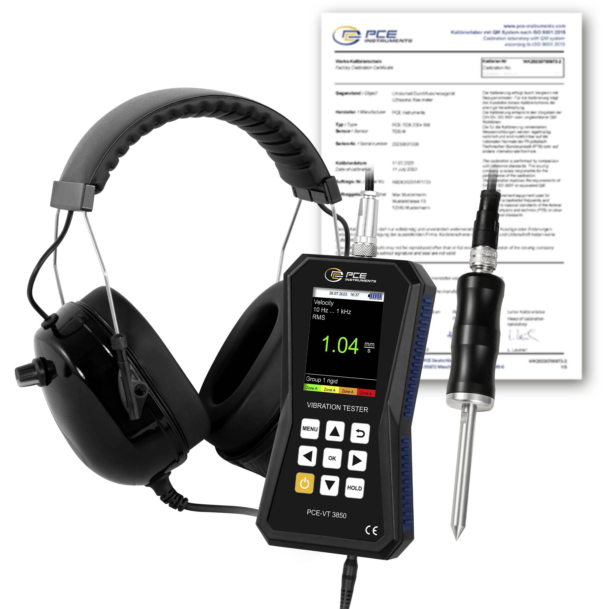 Trillingstetkitset met over-ear koptelefoons, handheld meter, probe en kalibratiecertificaat achter hen uitgestald.