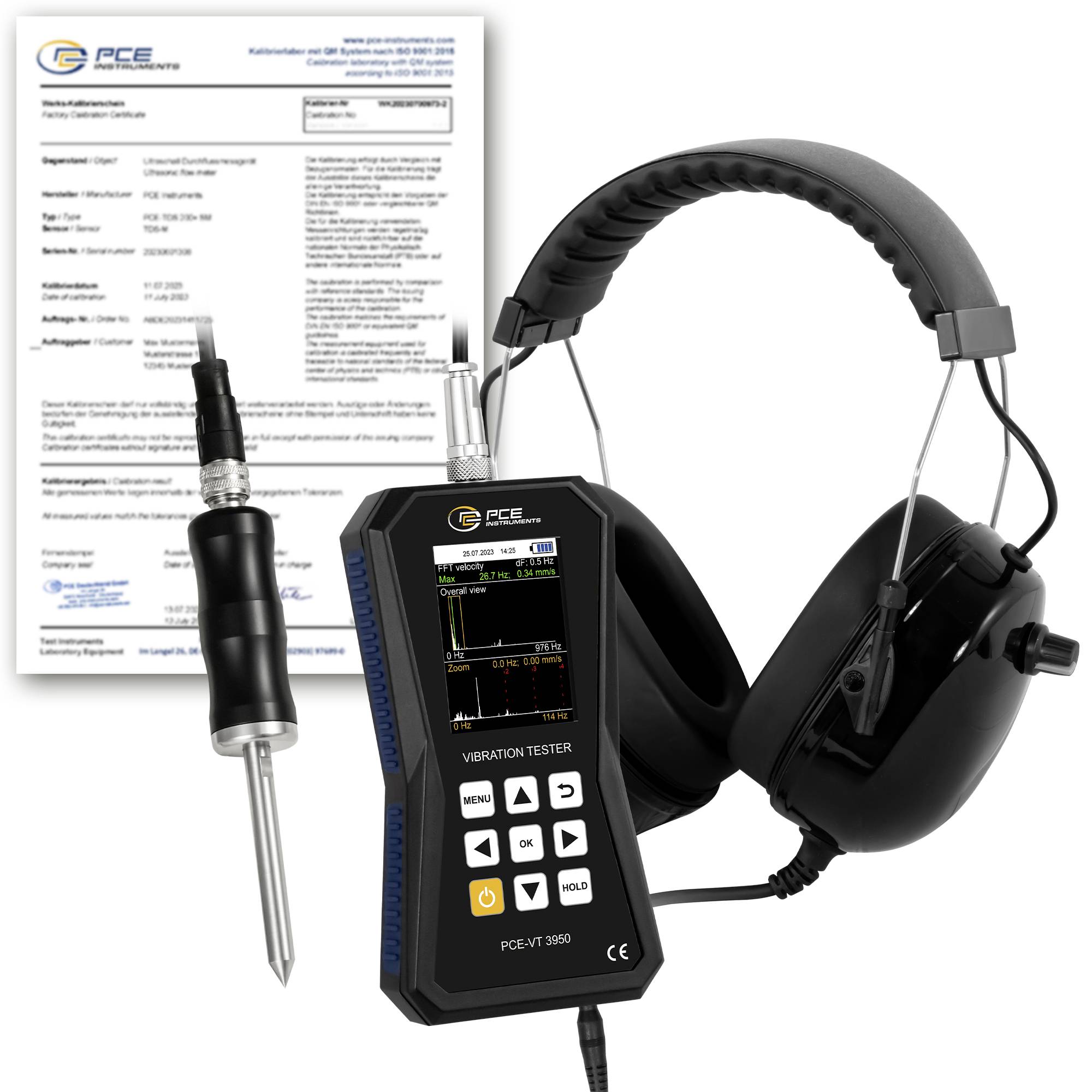 Trillingstesters kit met handheld meter, sensorprobe en koptelefoon, weergegeven met kalibratiecertificaat op een witte achtergrond.