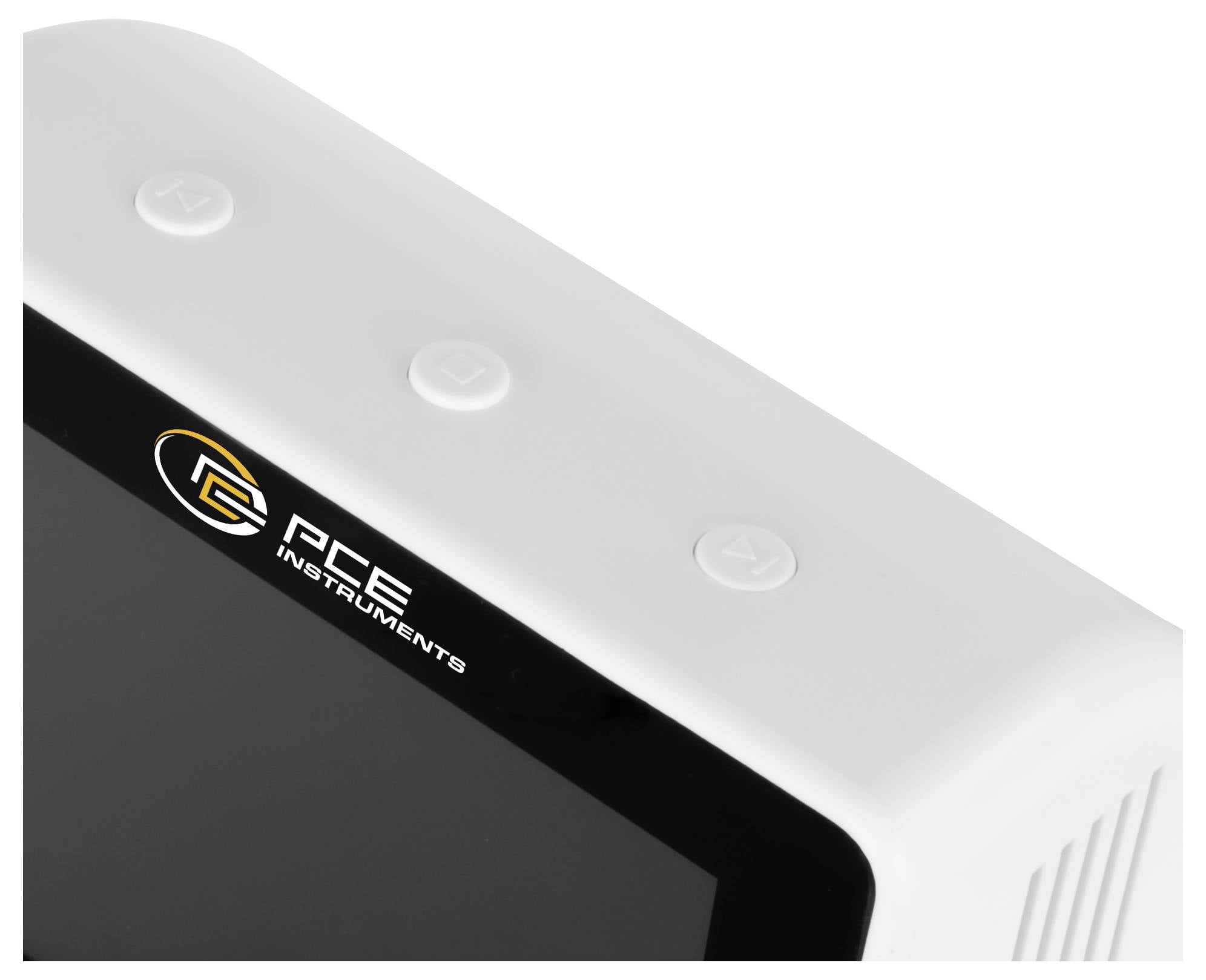 Close-up van een witte pc-monitor of display met het 'PCE Instruments' logo op de rand en aanraakknoppen bovenaan.