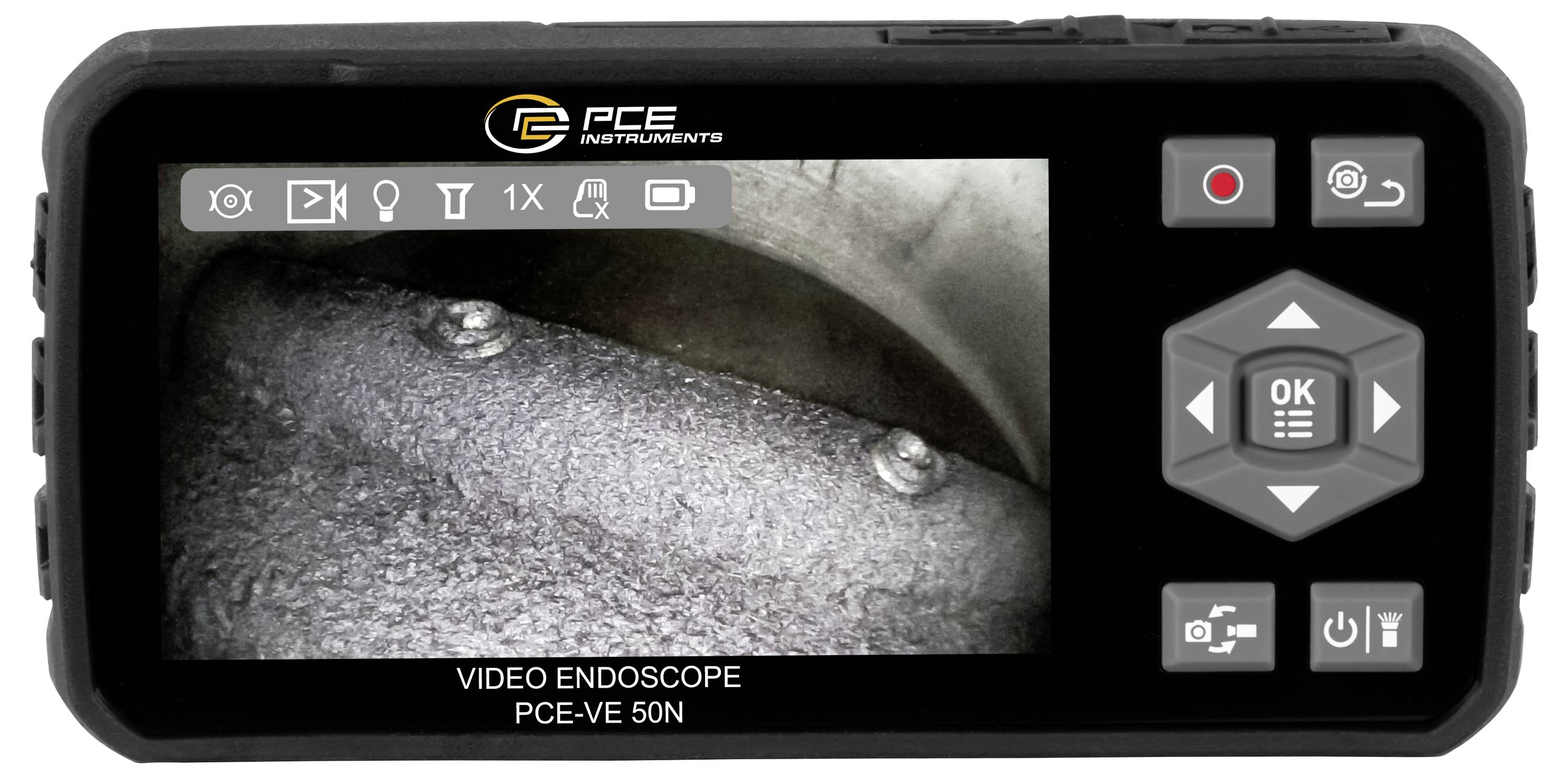 Handheld PCE-videoscoop met een close-upinspectieweergave op het scherm, met bedieningsknoppen en opnamepictogram op de apparaatbehuizing.