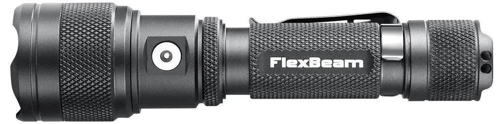 Zwarte FlexBeam zaklamp met geribbelde grip, zijdelingse aan/uitknop en lanyard-gaten op de staart.