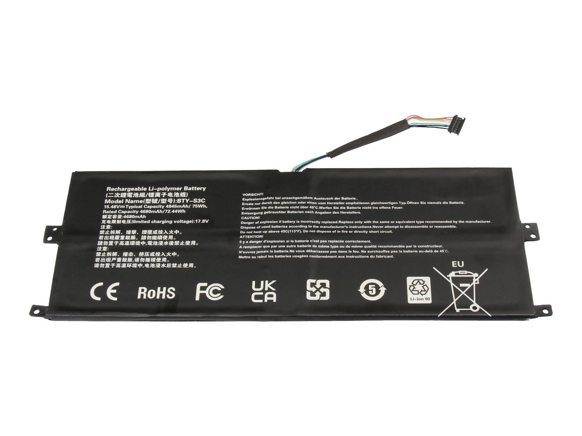 Zwarte oplaadbare lithium-polymeer batterijpack met aangesloten connector en afgedrukte veiligheids-/regelgevingslabels op een witte achtergrond