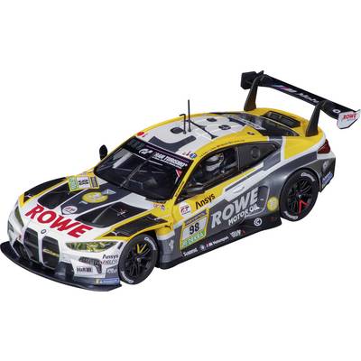 Geel-zwarte ROWE Motorsports GT racewagen met sponsorlogo's, weergegeven in driekwartaanzicht op een witte achtergrond.