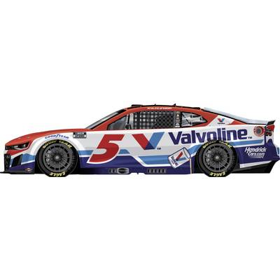 Rood en wit Valvoline #5 NASCAR racewagen, zijkant aanzicht, met HendrickCars.com branding.