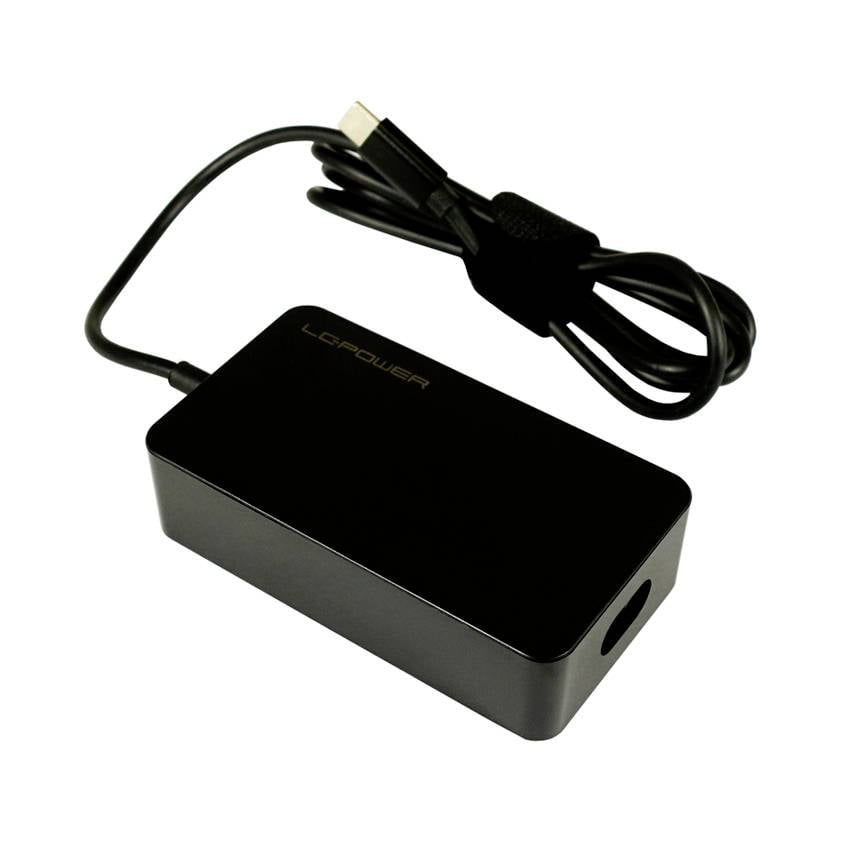 Zwarte rechthoekige Lappower-stroomadapter met bijgevoegde USB-C-kabel op een witte achtergrond.