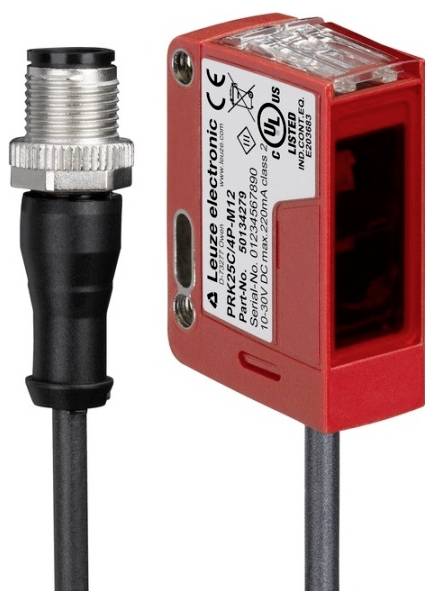 Een rode elektronische sensor van Leuze met een zwart kabel en een afzonderlijke metalen schroefdraadverbinding op een witte achtergrond.
