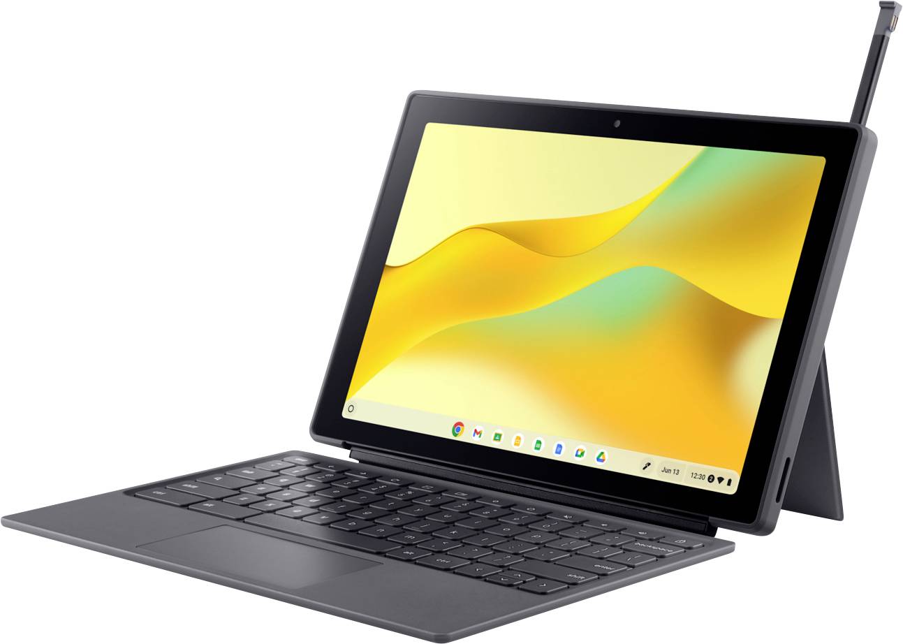 Tablet met toetsenbordcover en stylus, getoond in standmodus op een witte achtergrond.