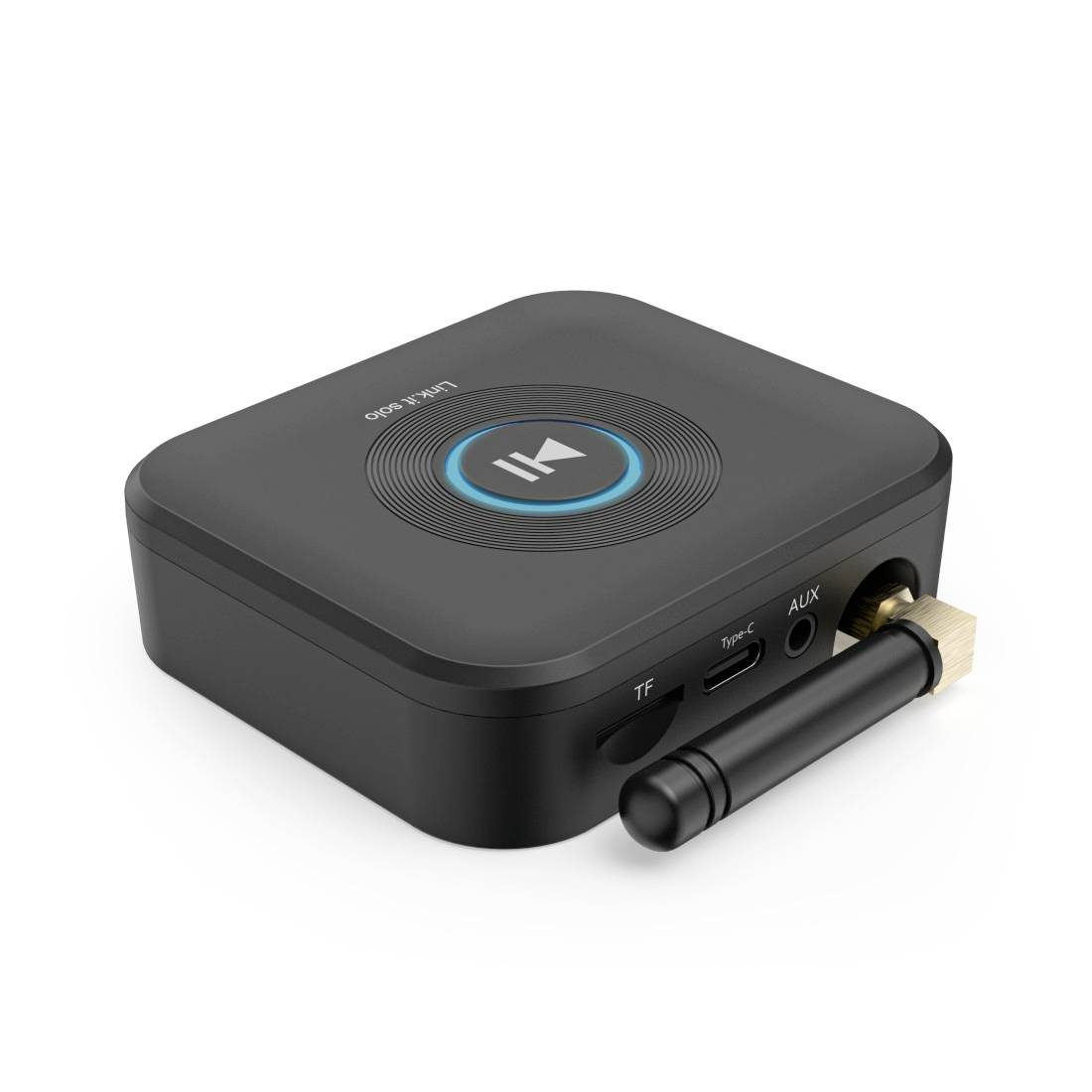 Zwarte draadloze audio-ontvanger/-zender met Bluetooth 5.0, centrale aan-/uitknop en USB-C-, TF- en AUX-poorten, weergegeven met aangesloten antenne.