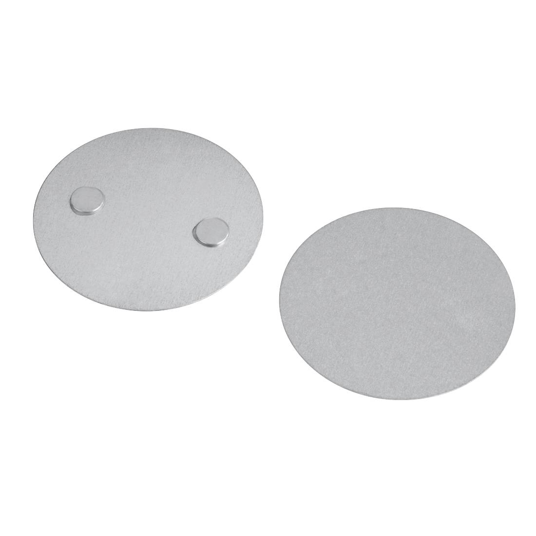 Twee zilveren ovale metalen schijven op een witte achtergrond, één met twee verhoogde cirkelvormige bulten en één vlak.