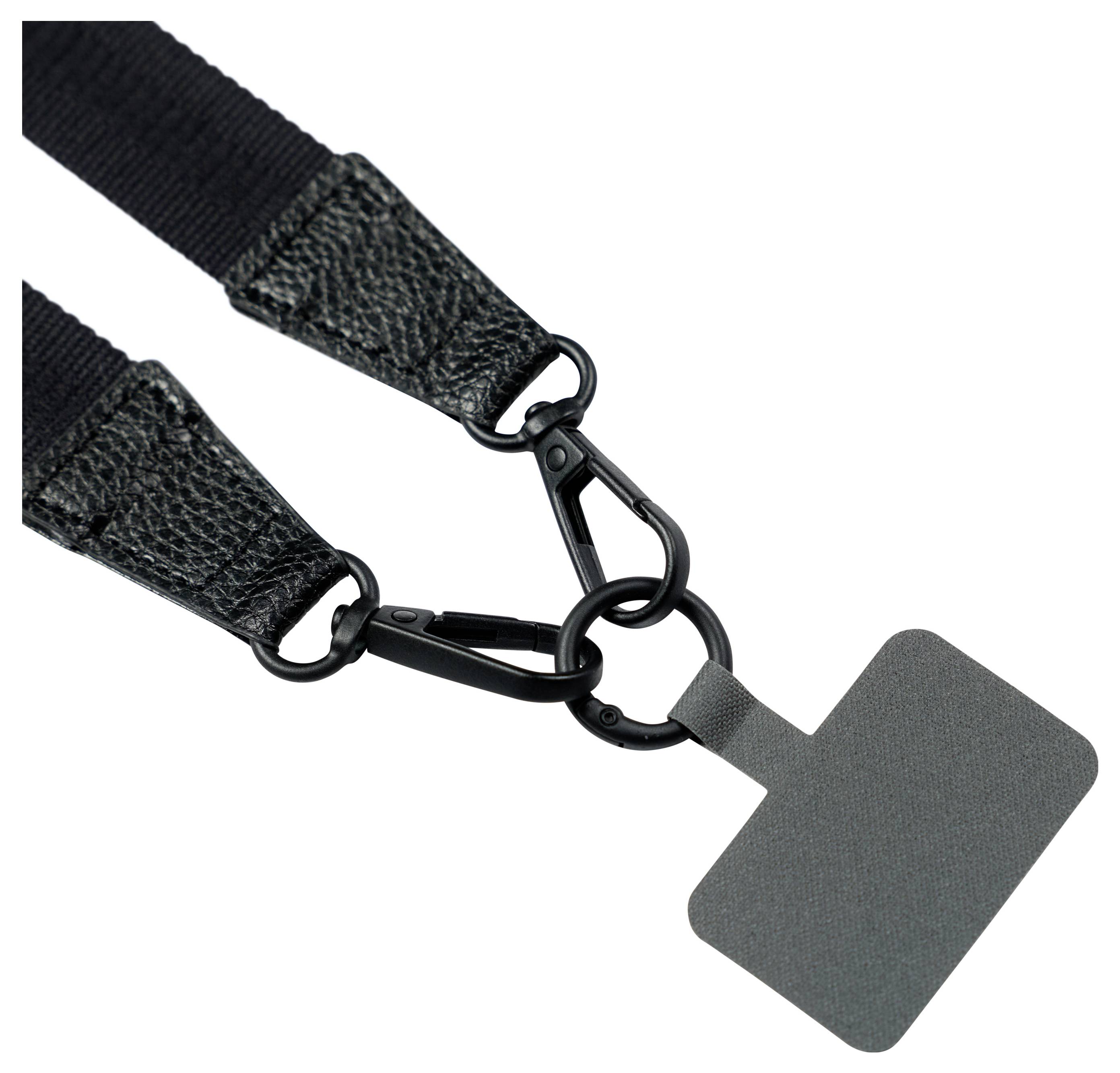 Zwarte riemleash met twee clips bevestigd aan een klein grijs vierkant label of kussentje op een witte achtergrond.