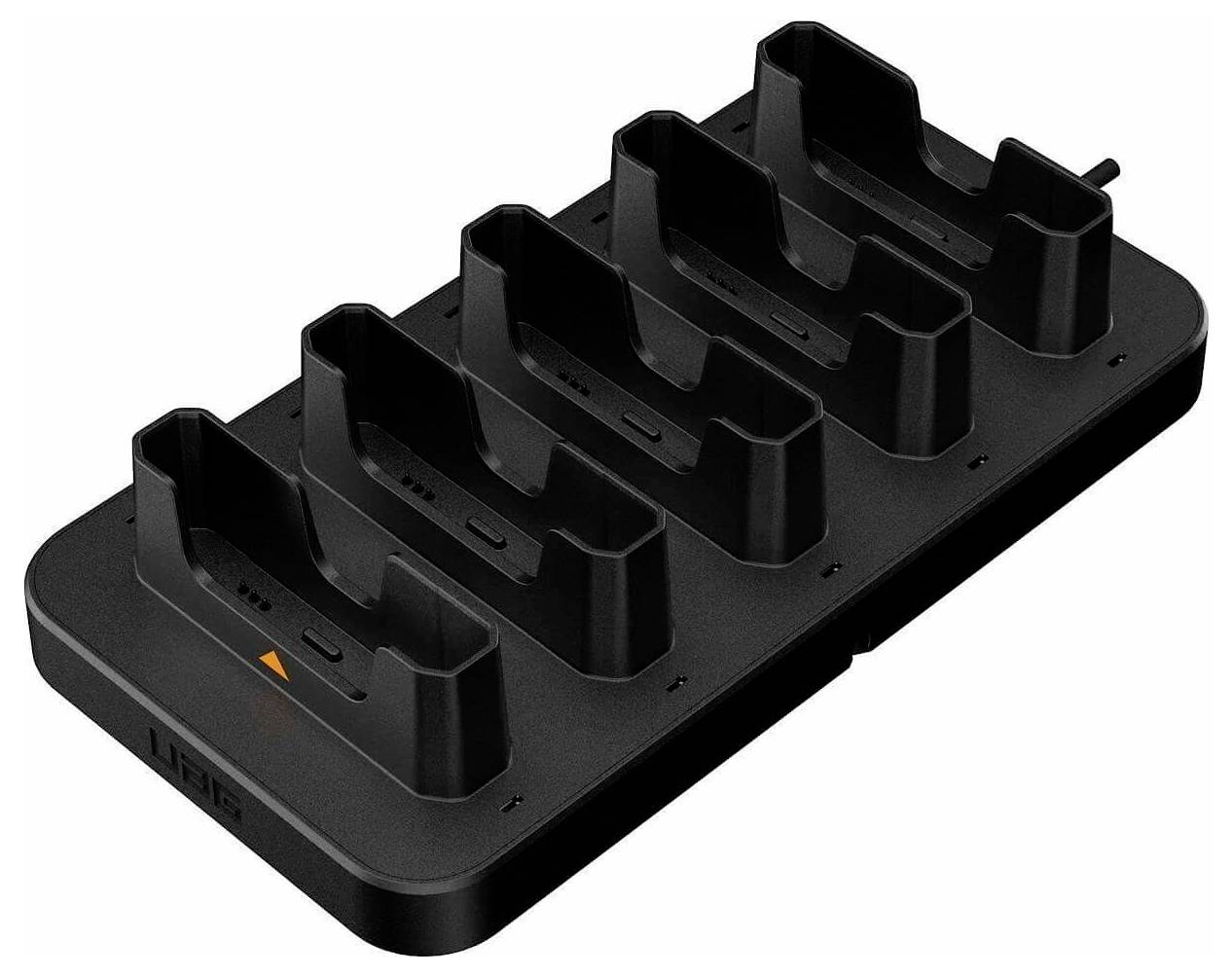 Zwart multi-bay oplaaddock met zes sleuven voor draagbare apparaten of batterijen op een witte achtergrond.