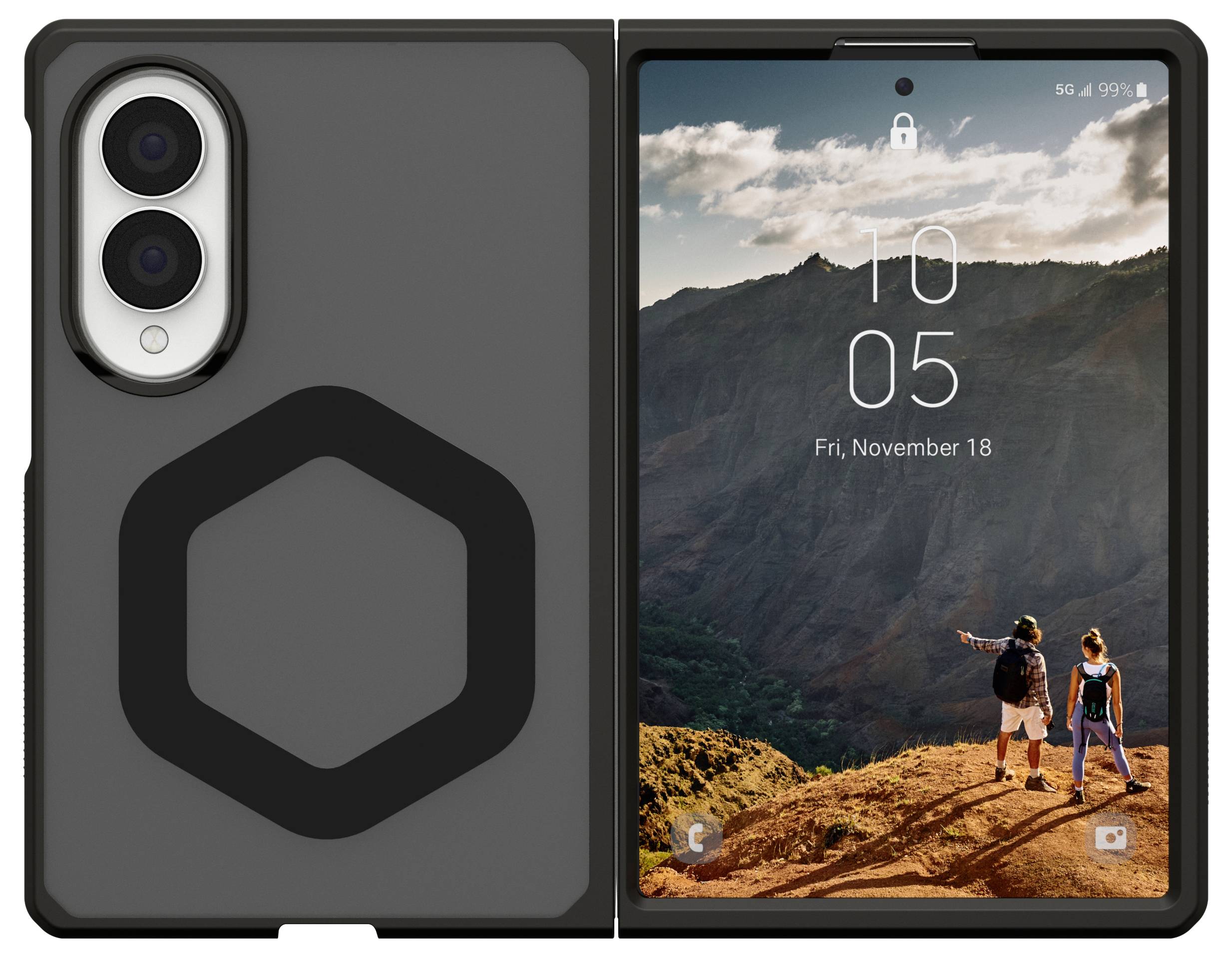 Opvouwbare smartphone getoond in geopende stand, met achtercameramodule en een vergrendelschermbehang van twee wandelaars die uitkijken over bergen, waarop 10:05 en vr, 18 november worden weergegeven.