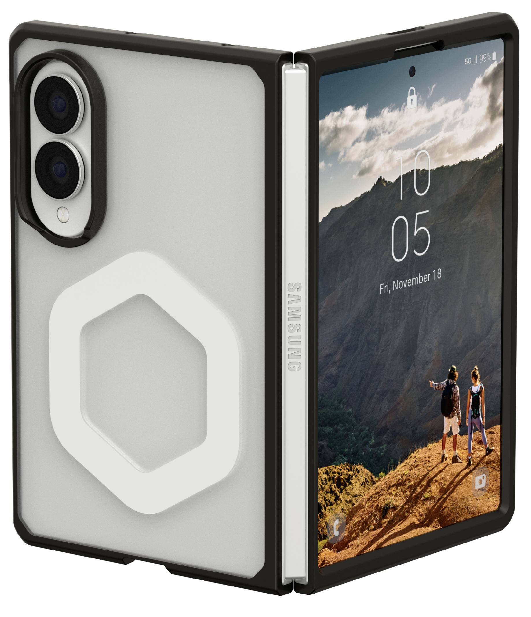 Opvouwbare Samsung telefoon weergegeven in geopende positie, met achteraanzicht van camera's en een bergwandelingen-vergrendelscherm met weergave van 10:05 en vrij, 18 november.