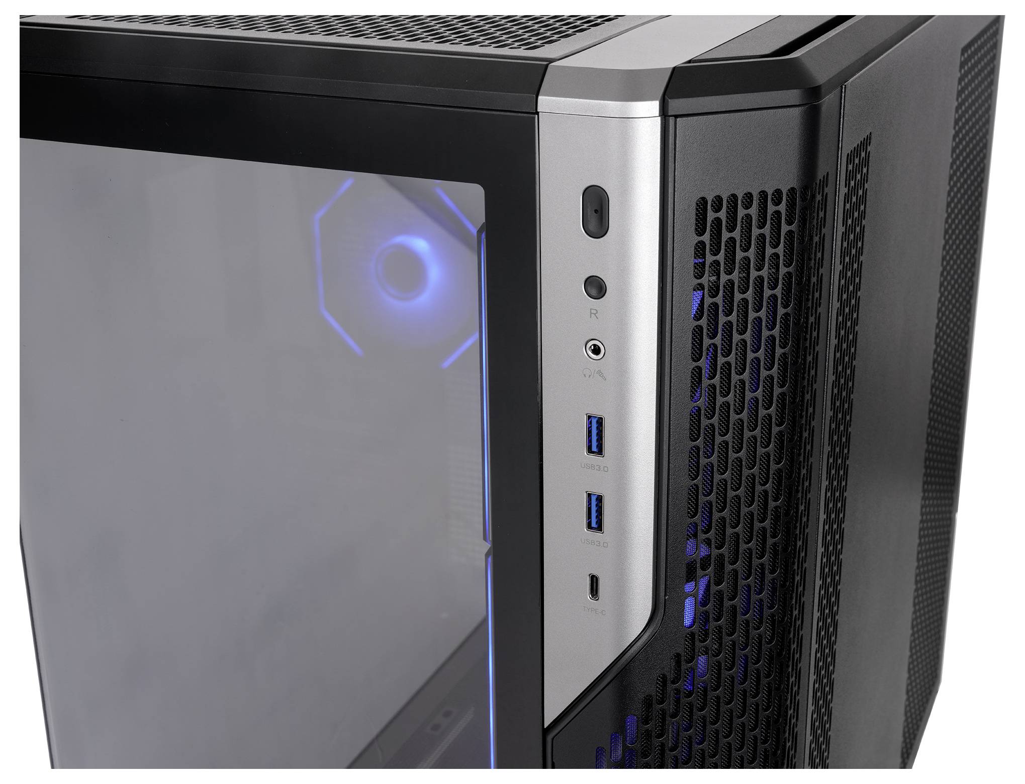 Zwarte desktop pc-tower met transparant zijpaneel, blauwe LED-ventilator, USB-poorten aan de voorkant, koptelefoonaansluiting en aan-uitknop.