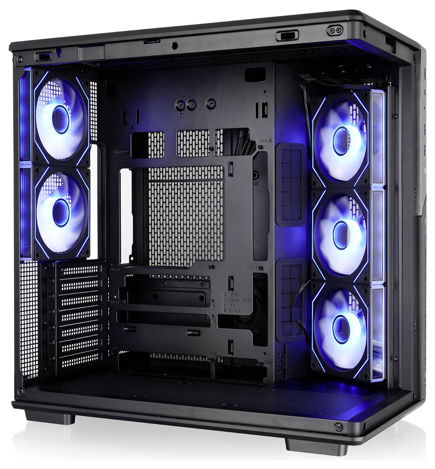 Interieur van openstaande desktop computerkast met blauwe LED-ventilators gemonteerd aan voor- en achterkant, met zicht op een lege PC-behuizing.