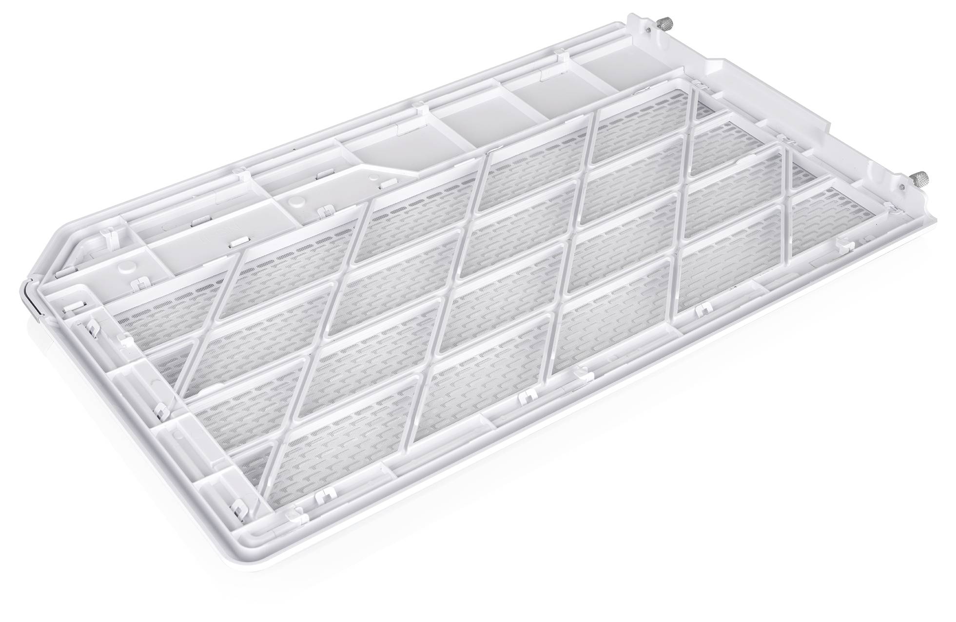 Witte rechthoekige airconditioner filter met plastic frame en fijn gaasrooster, weergegeven op een witte achtergrond.