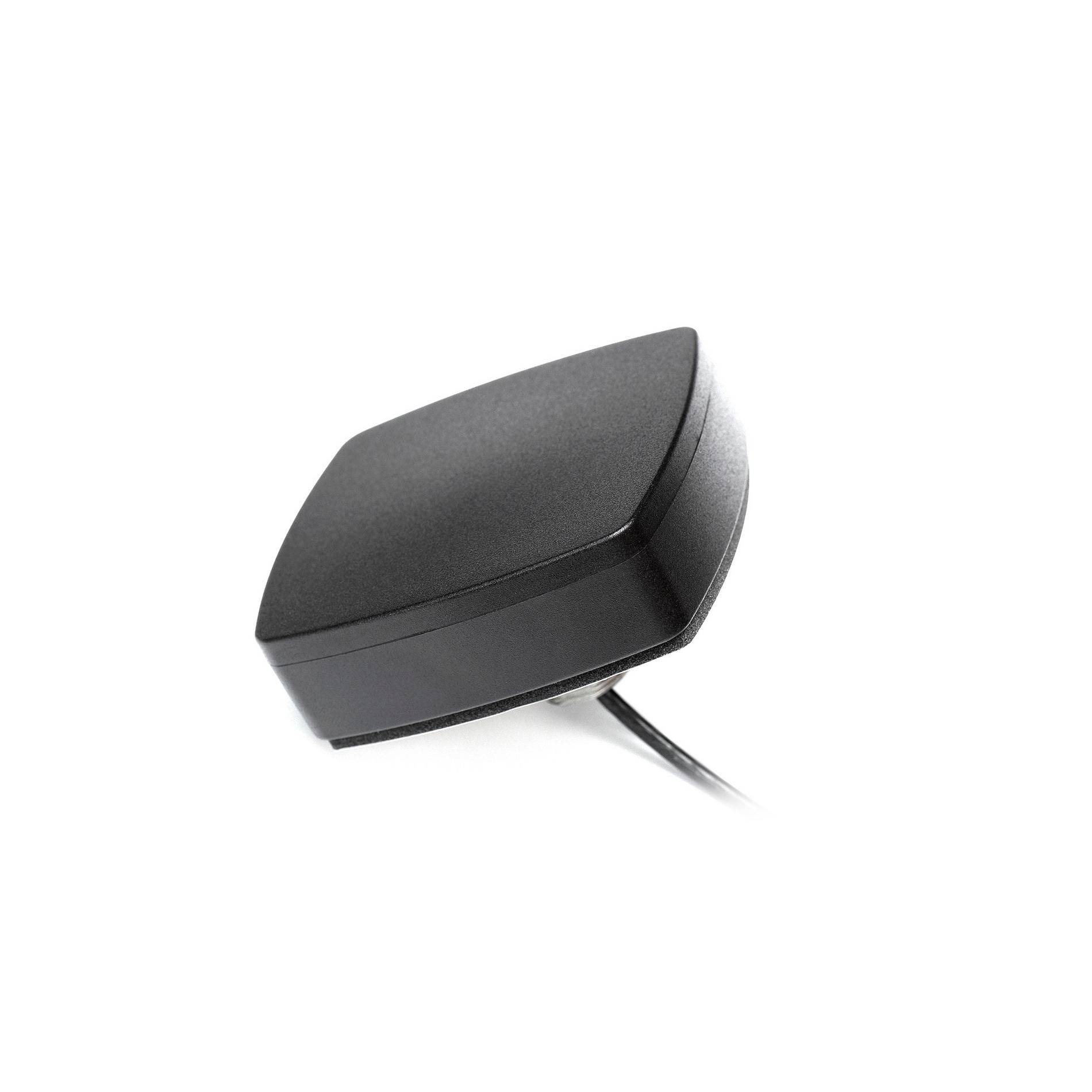 Zwarte externe GPS-ontvanger puck met aangesloten kabel op een witte achtergrond.