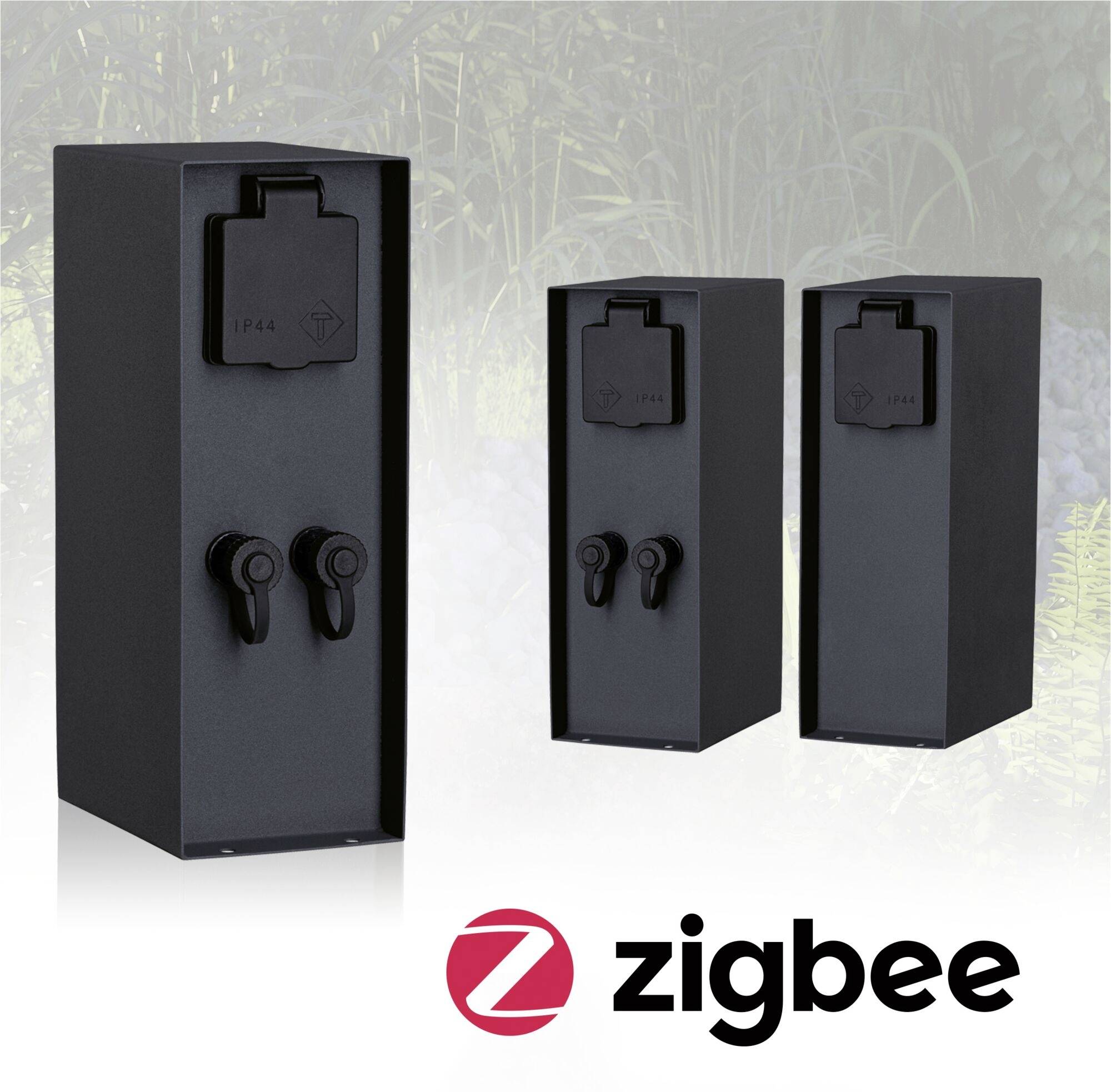 Drie zwarte buitenstroomstopcontacten met weerbestendige afdekking in verschillende formaten weergegeven, met het label 'zigbee' eronder.