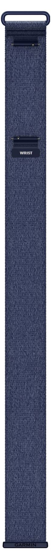 Een blauwe stoffen riem met een zwarte gesp en middenlus, verticaal tegen een witte achtergrond afgebeeld.