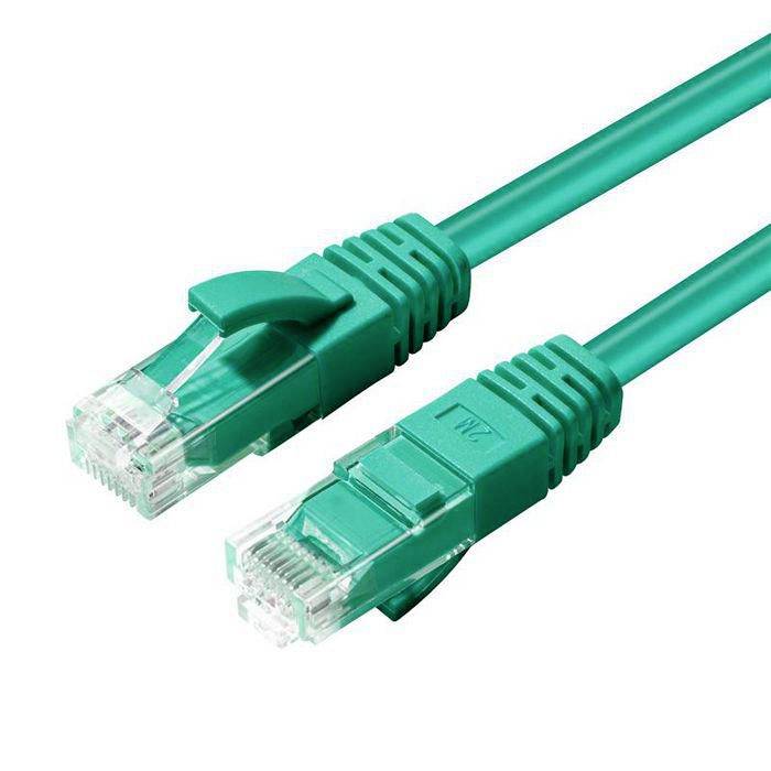 Twee groene Ethernet-netwerkkabels met RJ45-connectoren op een witte achtergrond.